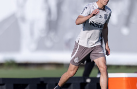 Gabriel Moscardo em ao no treino do Corinthians