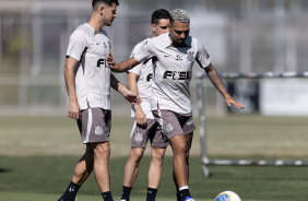 Matheuzinho, Hugo e Igor Coronado em treino do Corinthians
