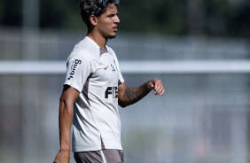 Caetano durante o treino do Corinthians