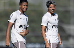 Wesley e Caetano durante treino do Corinthians no CT