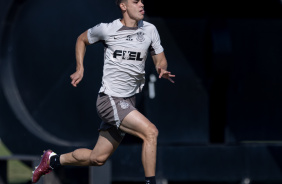Gabriel Moscardo faz exerccios tcnicos no Corinthians