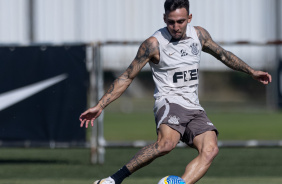 Gustavo Mosquito em treino do Corinthians