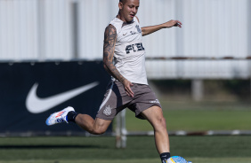 Kayke treina com a equipe profissional do Corinthians