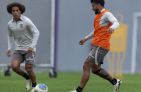 Matheus Bidu e Guilherme Biro em ao no treino do Corinthians