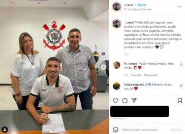 Vinicius Cressi comemorou a assinatura de seu novo contrato com o Corinthians