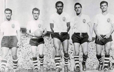 Baltazar, ao centro, comandou o ataque dos 100 gols em 1951