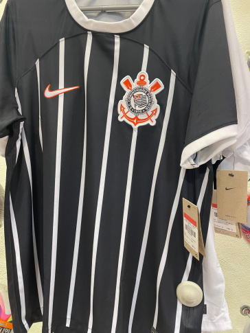 No camelô de SP já tem o 4º modelo e a possível camisa branca de 2021 do  Corinthians : r/futebol