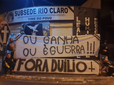Ou ganha ou  guerra; Fiel protesta em Rio Claro-SP