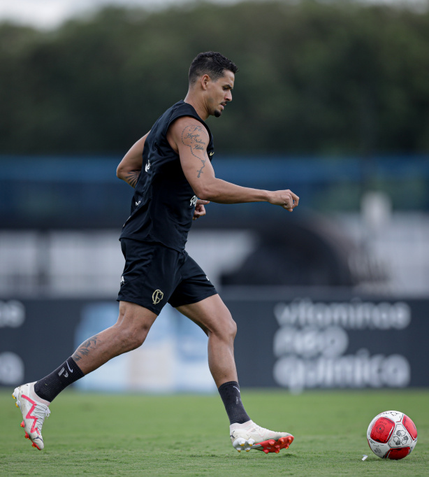 Lucas Verssimo tem status de titular da equipe do Corinthians