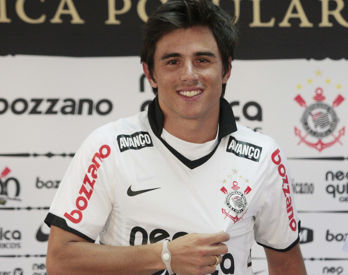 William durante apresentaao como novo jogador do Corinthians durante treino realizado no centro de treinamento joaquim grava