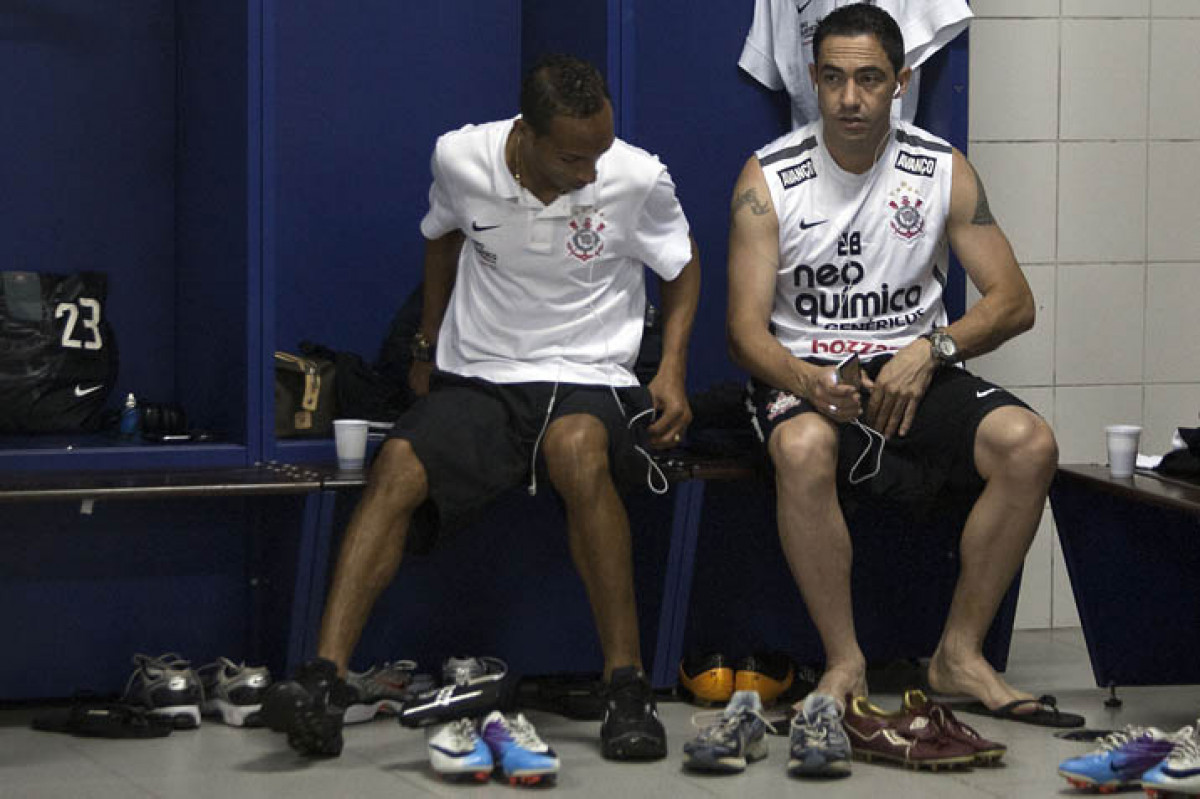 Liedson e Chico nos vestirios antes da partida entre So Paulo x Corinthians, realizada esta tarde no estdio Arena de Barueri, pela 16 rodada do Campeonato Paulista 2011