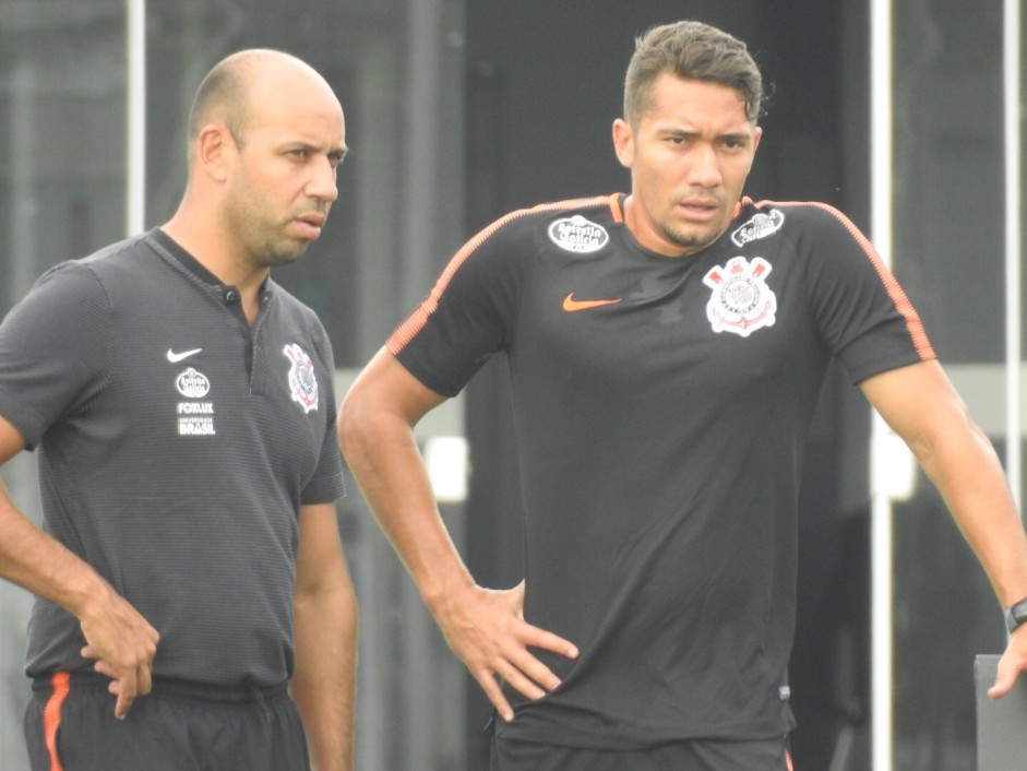 Fabrcio do Prado e Jean durante o jogo-treino contra o RB Brasil no CT