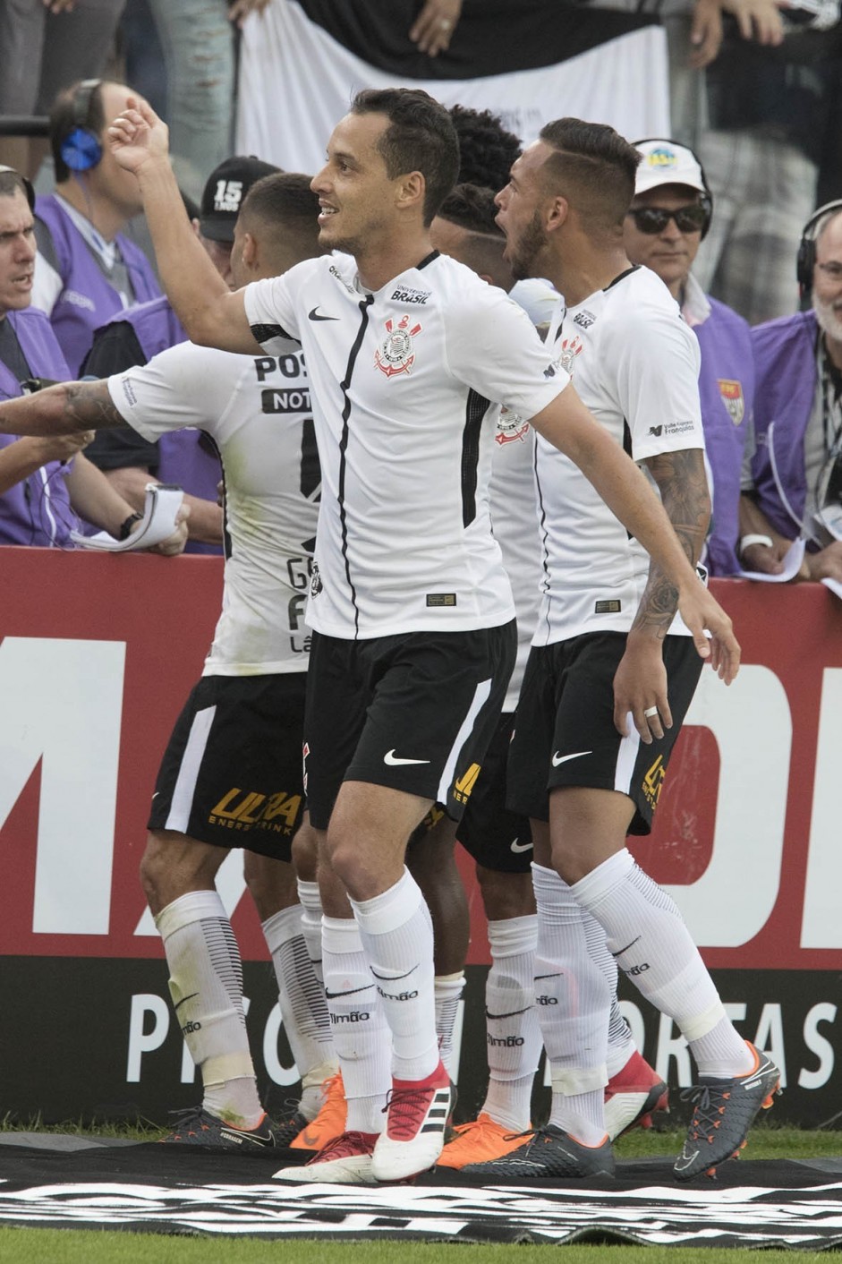 Rodriguinho marcou um belo gol diante o Palmeiras, na Arena Corinthians
