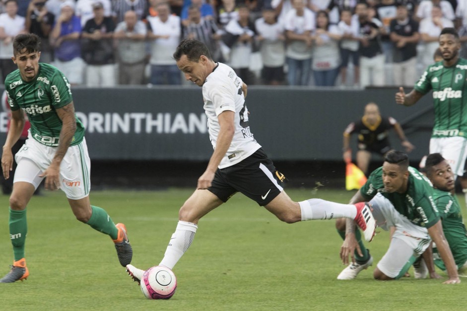 Rodriguinho soltou o p e abriu o placar na Arena Corinthians contra o Palmeiras