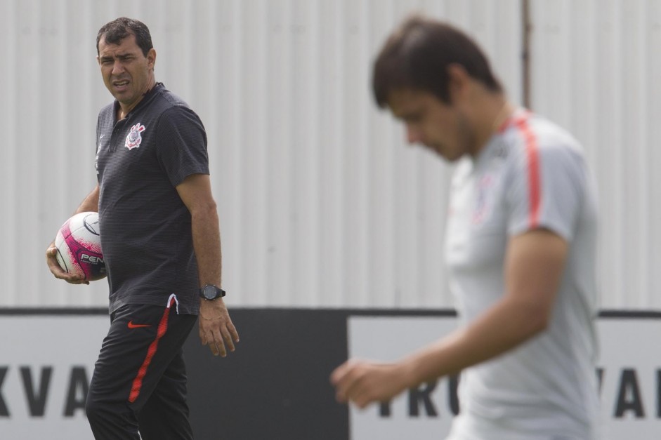 Romero segue treinando a parte e no ser relacionado aos jogos do Corinthians enquanto no renovar seu contrato com o time