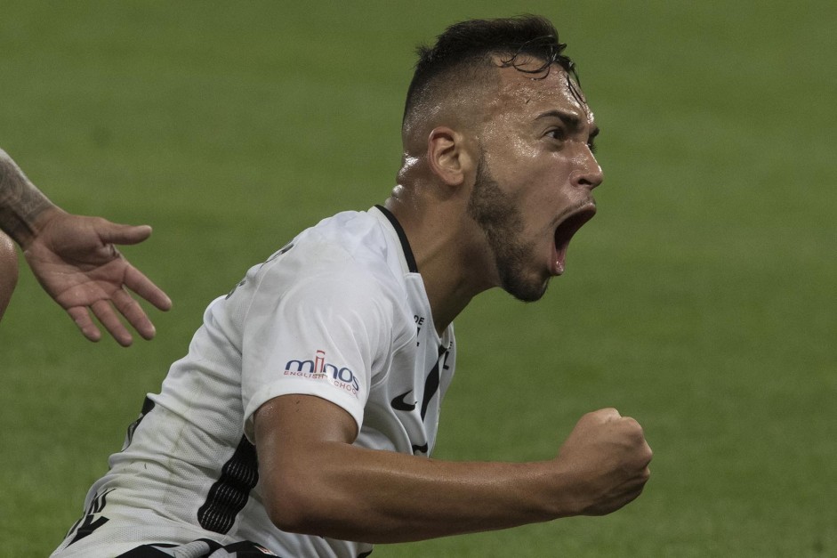 Volante Maycon marcou um belo gol de falta pelo Corinthians em 2017