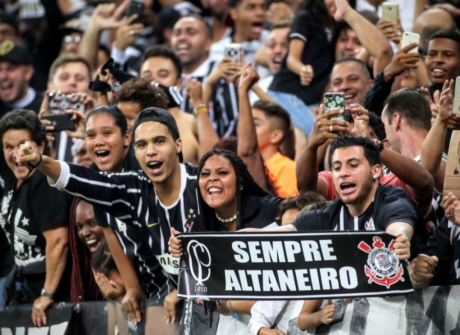 Torcida poder vender os produtos oficiais do Corinthians pela internet