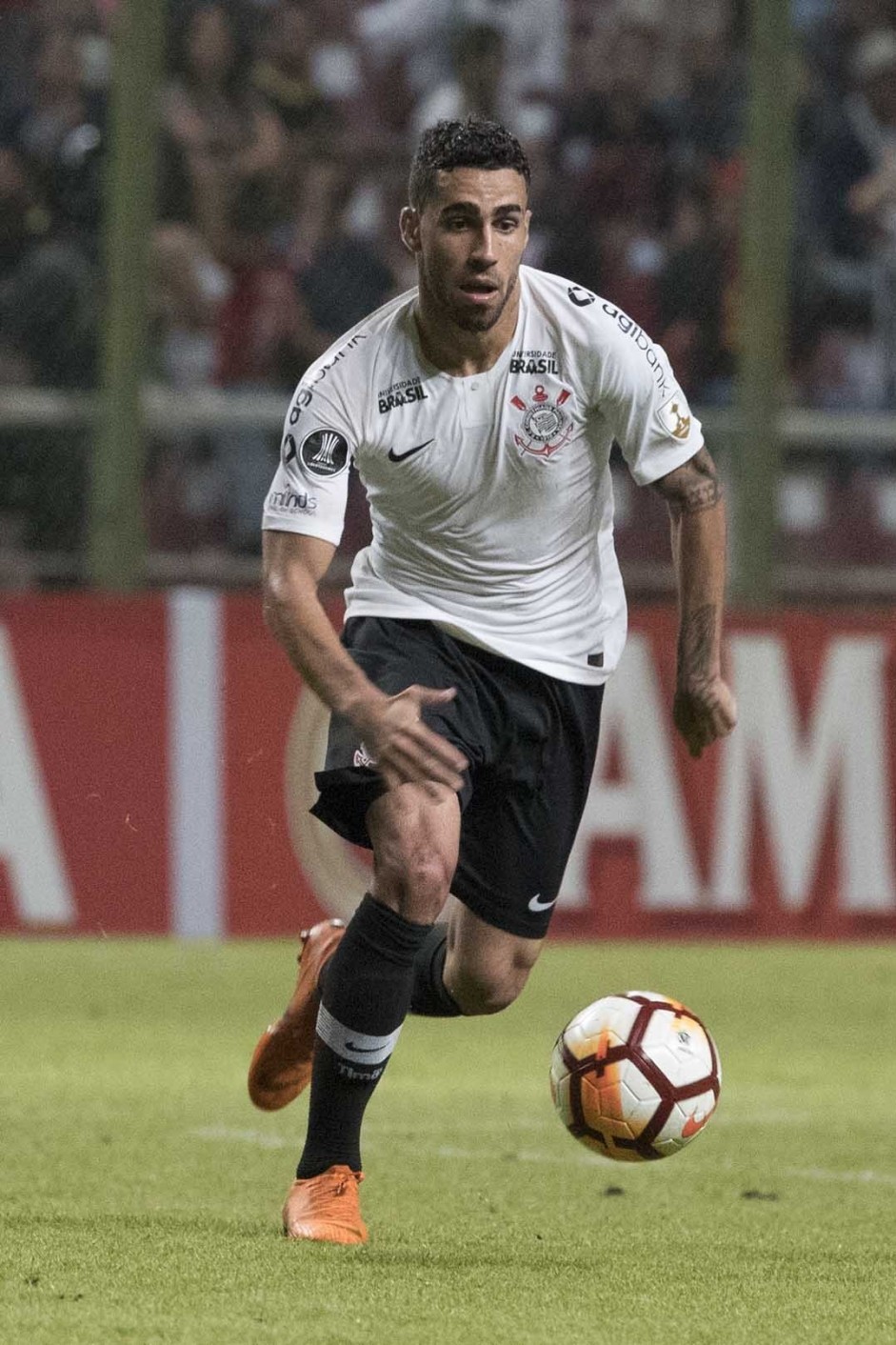 Gabriel durante partida contra o Deportivo Lara, pela Libertadores