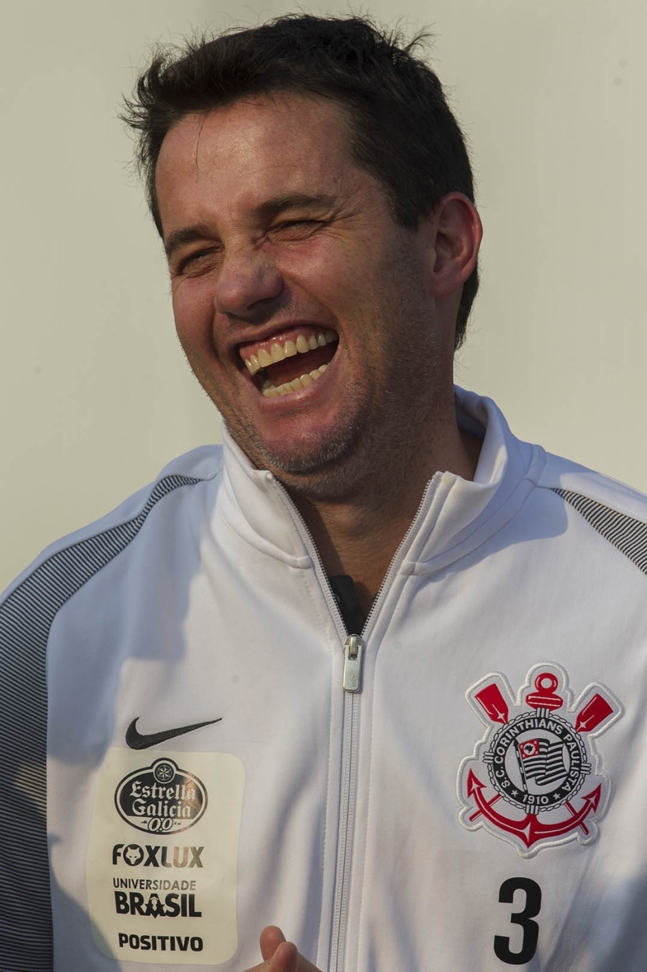 Osmar Loss era todo sorrisos durante o seu primeiro treino como tcnico do Corinthians
