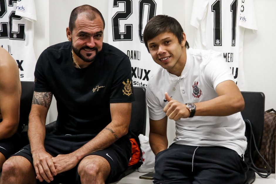 Danilo e Romero antes do ltimo jogo do Corinthians no ano de 2018