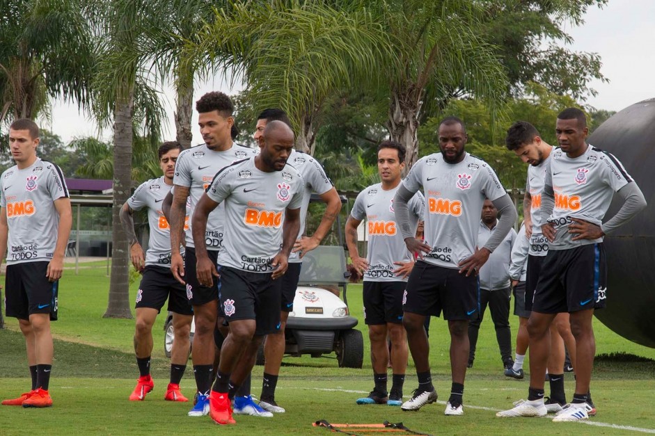 Corinthians treina para enfrentar o Grmio
