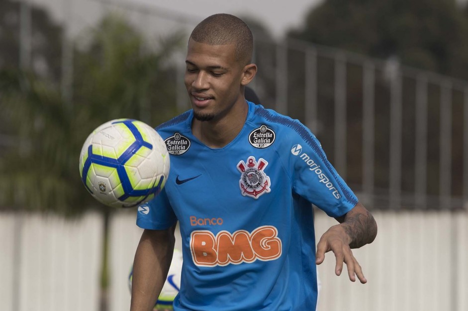 Garoto Joo Victor no primeiro treino antes do jogo contra o Flamengo, pela Copa do Brasil