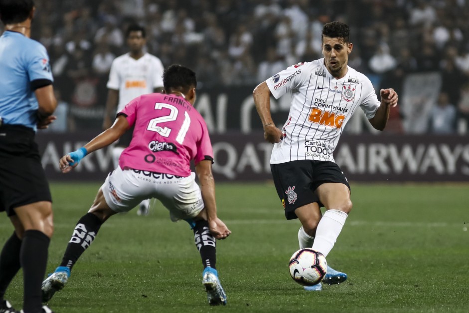 Danilo Avelar falou sobre a eliminao do Corinthians para o Independiente del Valle