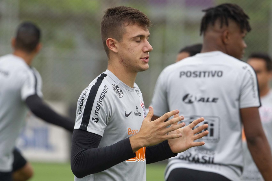 Lucas Piton no ltimo treino antes do jogo contra o Palmeiras