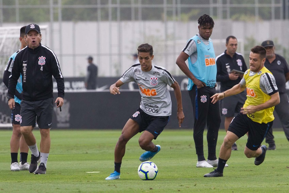 Pedrinho e Ramiro no ltimo treino antes do jogo contra o Palmeiras