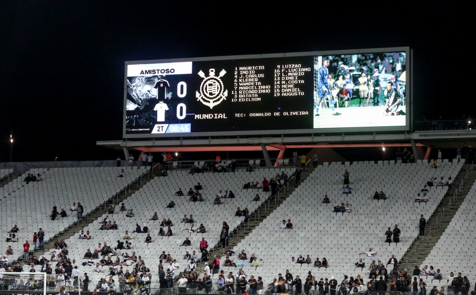 Telo da Arena Corinthians mostrou o time corinthiano campeo Mundial em 2000