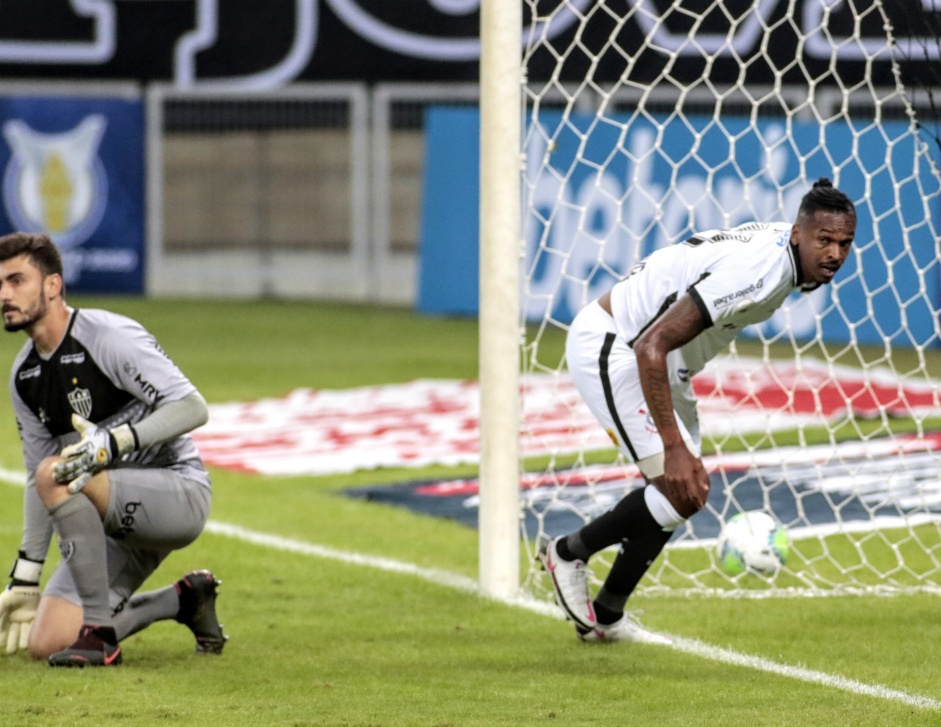 J marcou o primeiro gol do Corinthians contra o Atltico Mineiro