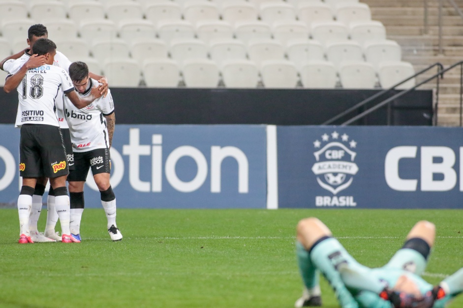 Fagner marcou de pnalti para o Corinthians