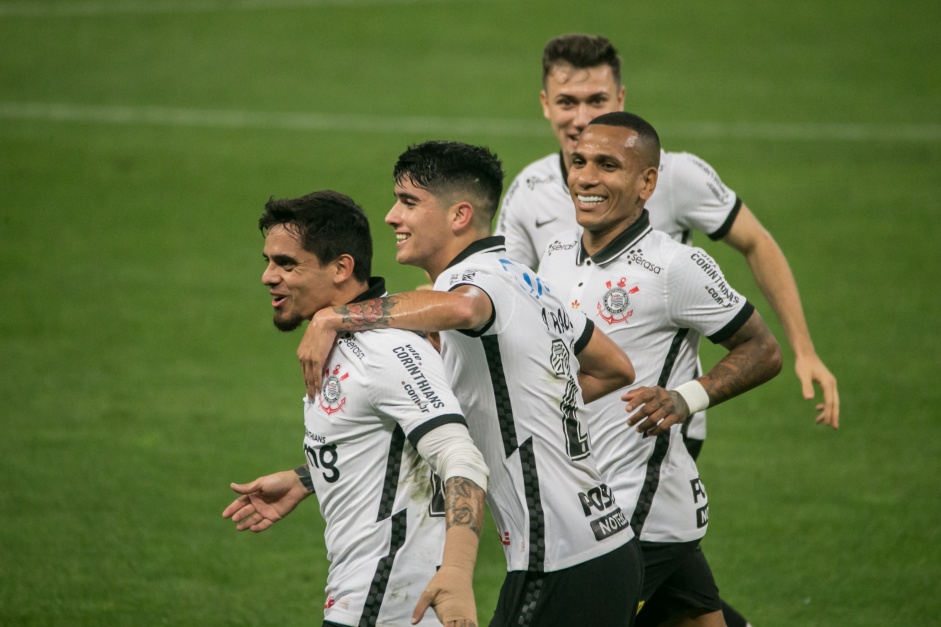 Jogadores do Corinthians comemoram gol de Otero, contra  o Bahia, na Neo Qumica Arena
