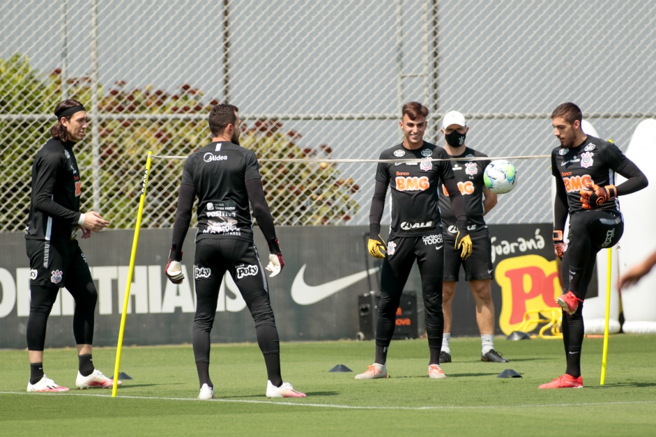 Goleiros do Corinthians  na atividade no CT Joaquim Gava nesta quinta-feira