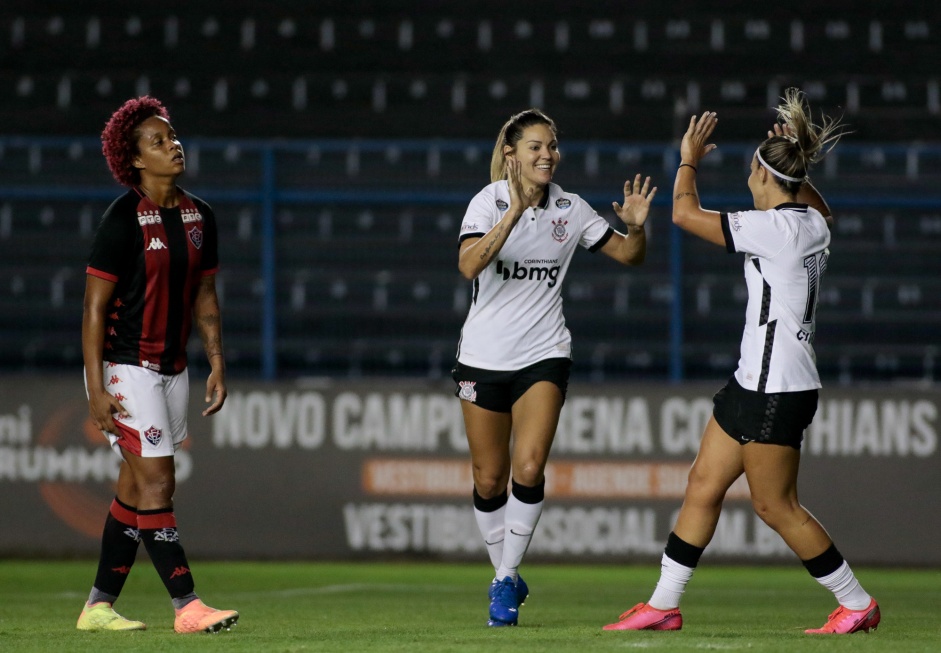 Zanotti e Crivelari na goleada sobre o Vitria pelo Campeonato Brasileiro Feminino