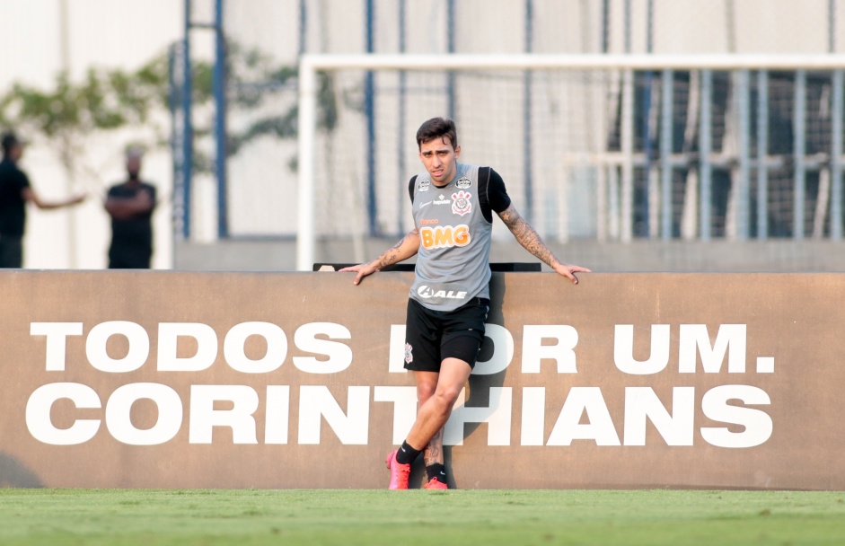 Gustavo Silva no ltimo treino do Corinthians antes do jogo contra o Santos