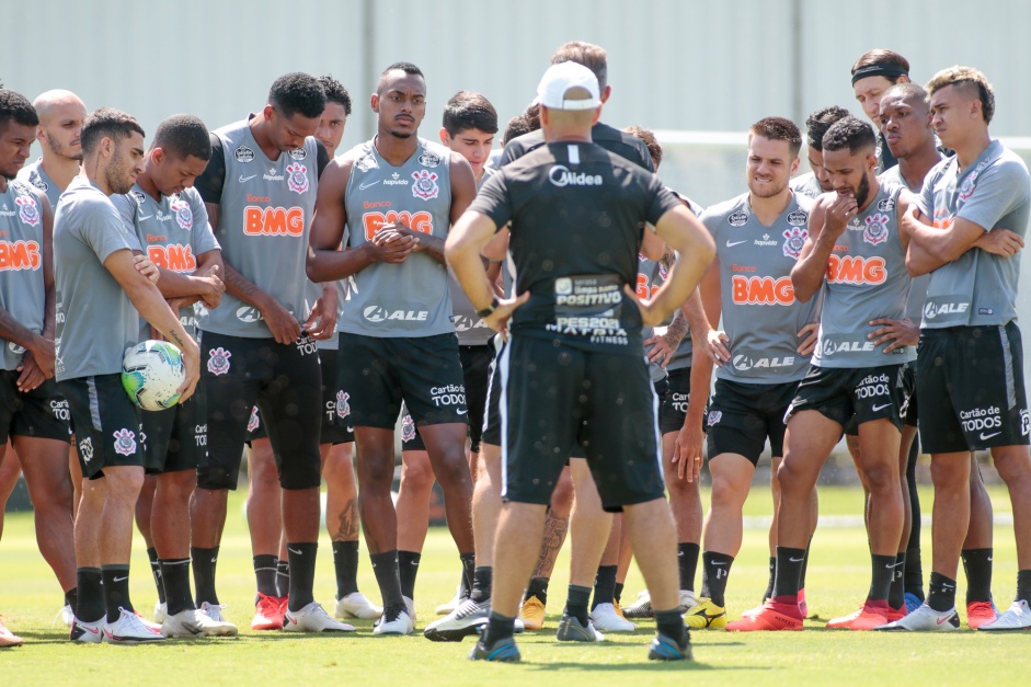 Jogadores do Corinthians de volta aos treinos no CT Joaquim Grava