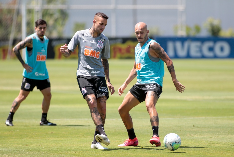 Luan e Fbio Santos de volta aos treinos no CT Joaquim Grava
