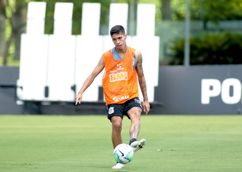 Araos segue treinando para jogo diante o Gois, pelo Brasileiro