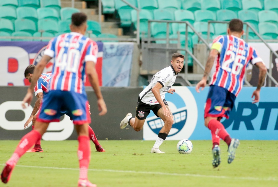 Gabriel Pereira em ao durante duelo contra o Bahia, pelo Campeonato Brasileiro, na Fonte Nova