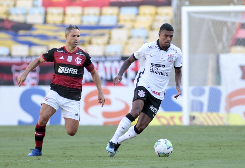 Lo Natel durante partida contra o Flamengo, no Maracan