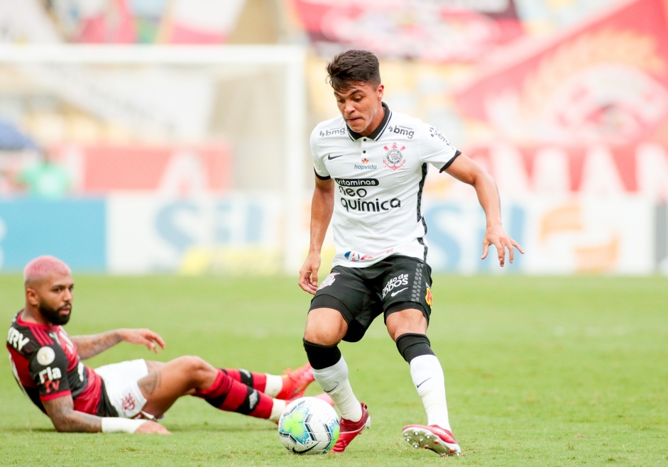 Menino Roni durante partida contra o Flamengo, no Maracan