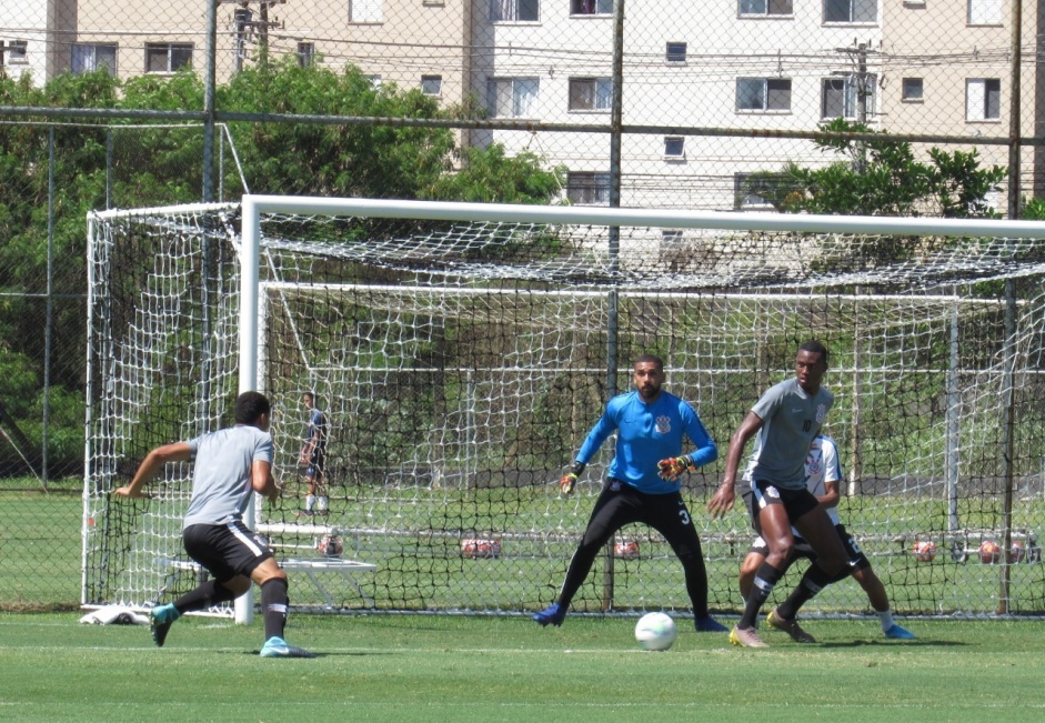 Jogo-treino entre os times Sub-20 e Sub-23 do Corinthians, no CT das categorias de base