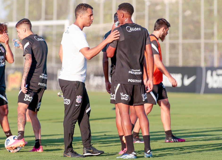 Fernando Lzaro e Cau durante treino do Corinthians no CT Dr. Joaquim Grava