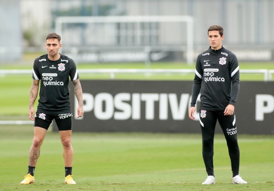 Gustavo Silva e Mateus Vital no ltimo treino do Corinthians antes do jogo contra o Atltico-GO
