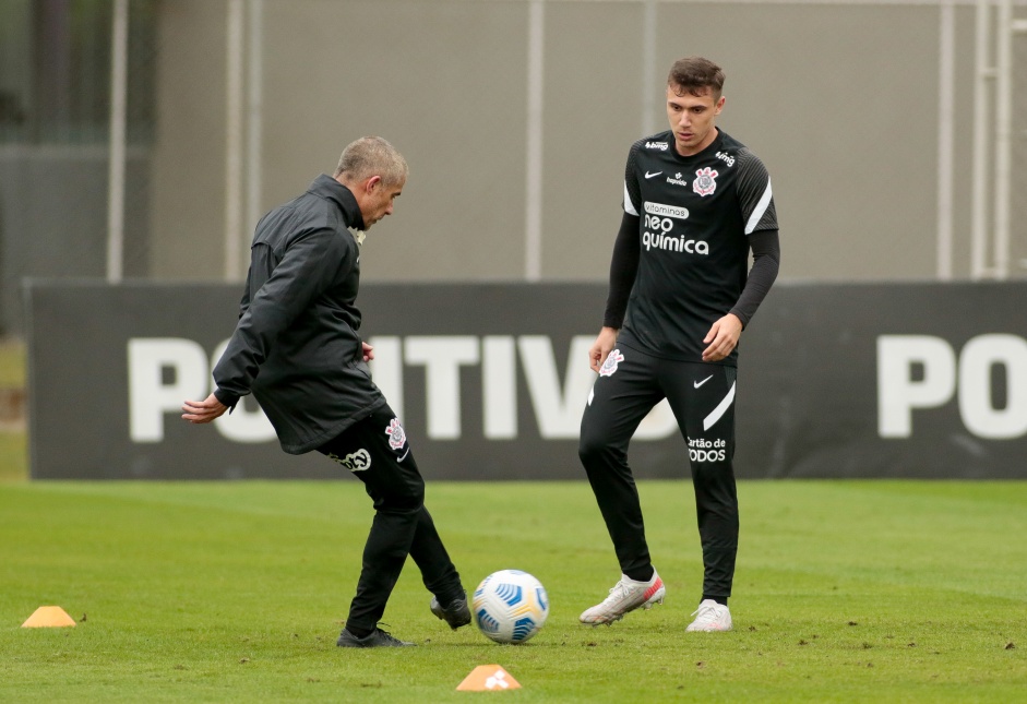 Sylvinho e Piton durante treinamento do Corinthians em preparao para duelo contra o Sport