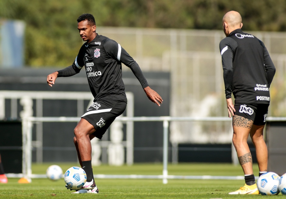 J e Fbio Santos no ltimo treino do Corinthians antes do jogo contra o Fluminense