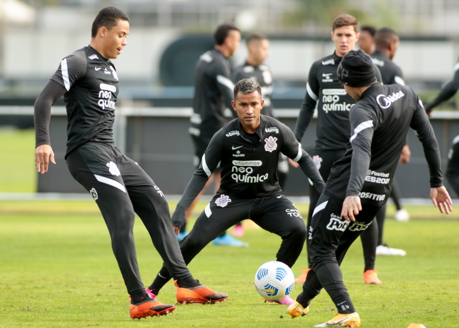 Mandaca e Marquinhos no ltimo treinamento do Corinthians antes do Majestoso contra o So Paulo