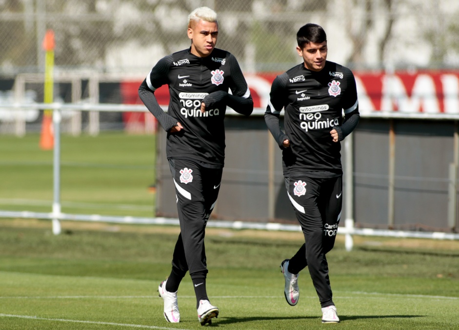 Cantillo e Araos durante treino preparatrio do Corinthians para duelo diante o Flamengo