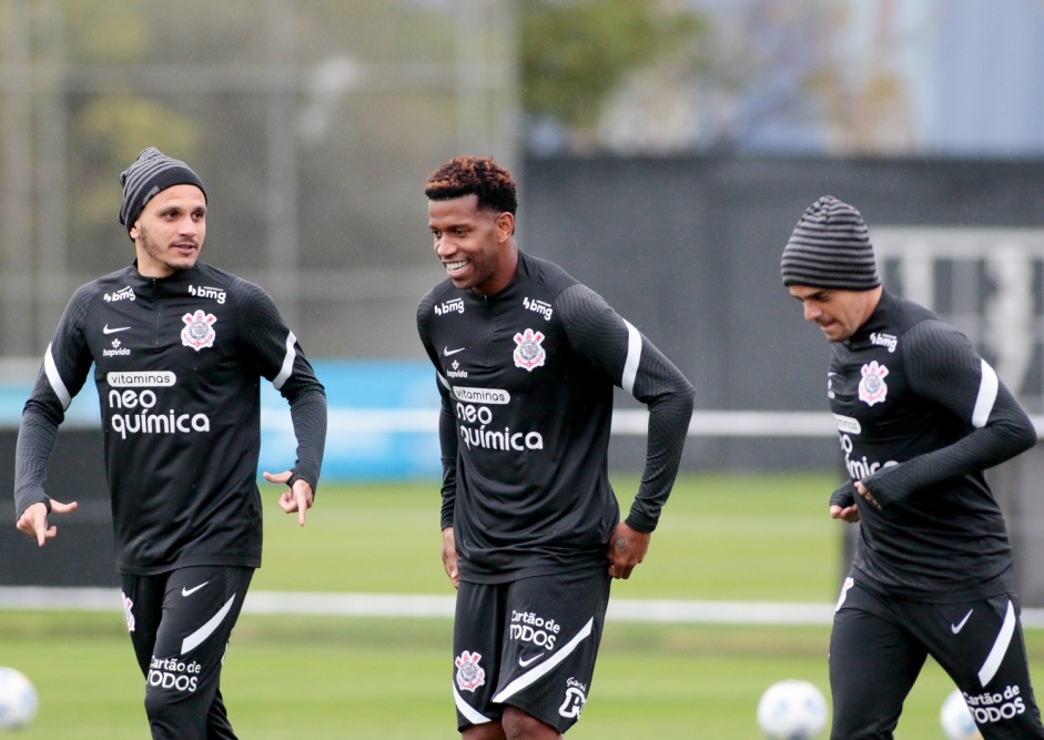 Fbio Santos, Gil e Fagner em treino do Corinthians
